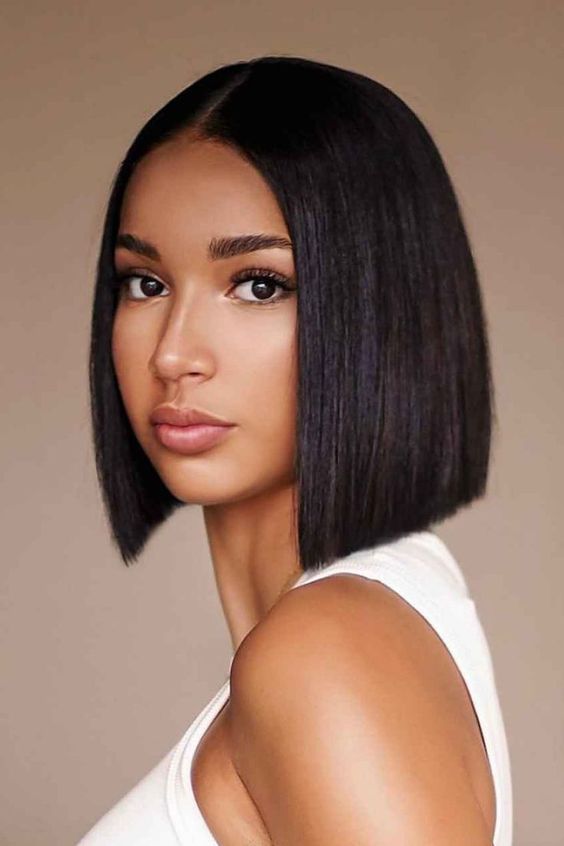 2024's Trending Style Italian Bob Haircut Elegance & Versatility