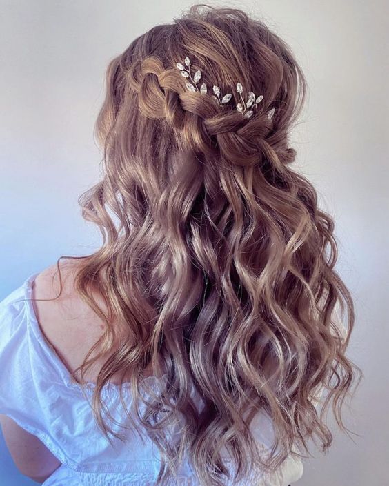 2024's Top 25 Wedding Hairstyles: Trends for Every Bride and Bridesmaid