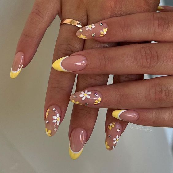 Top 20 Summer Almond Nail Ideas 2024 Trendy, Classy & Fun Designs for You!