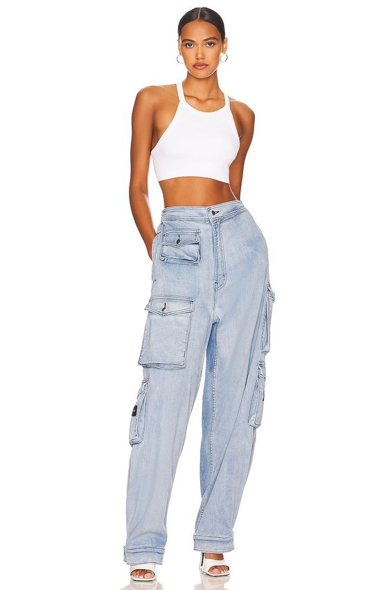 2024's Top 22 Jeans Outfits: Stylish, Comfortable & Versatile Denim Trends