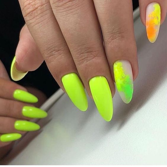 Top 19 Elegant Summer Nails 2024: Classy, Artistic Designs & Vibrant Colors