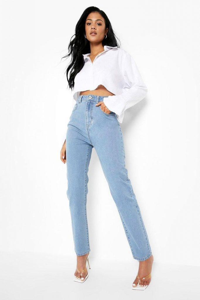 Chic 2024 Jeans and White Shirt Styles for Trendy Women's Outfits