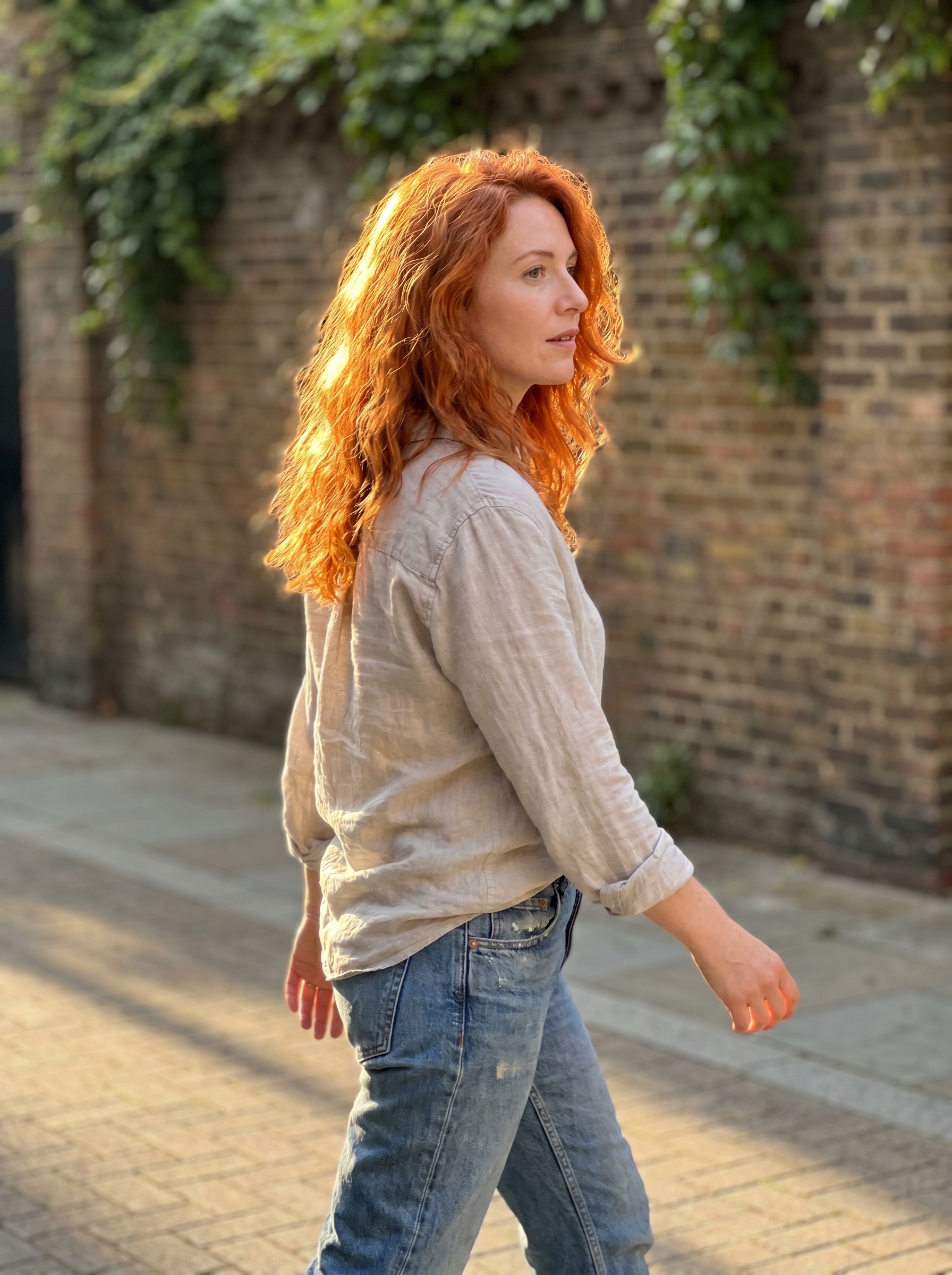 Terracotta Root Tap Copper Hair Ideas 2026 Earthy 'Terracotta Root Tap' for copper hair summer ideas 2026, featuring muted copper and vivid ginger tones for a natural, vibrant look.