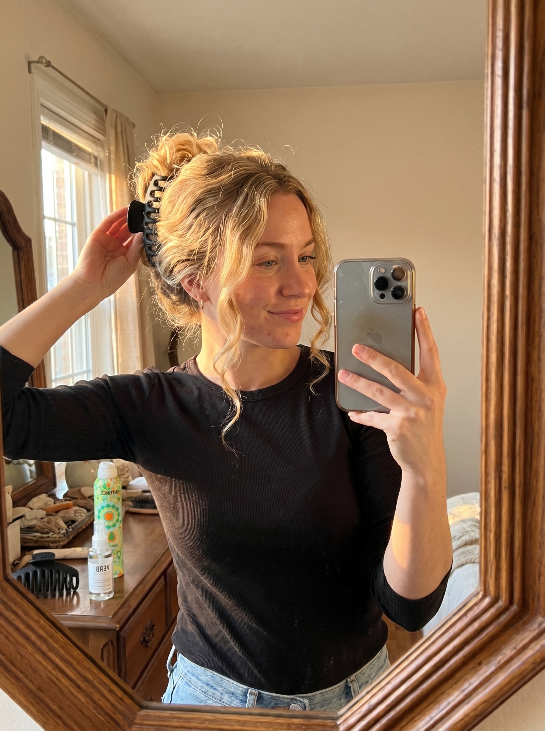 Cloud Claw Clip Updo: Effortless Simple Summer Hairstyles 2026 Effortless Cloud Claw Clip Updo showcasing a neutral oversized matte claw clip for simple summer hairstyles 2026, ideal for brunch or errands.