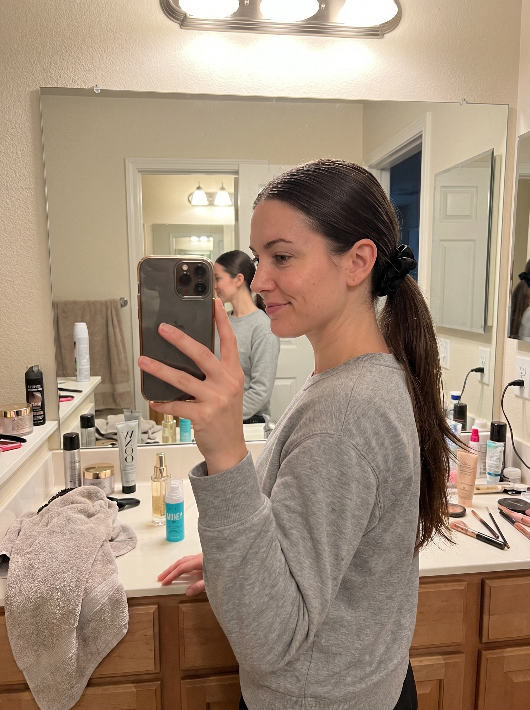 Hydro-Slick Low Pony: Polished Simple Summer Styles 2026 Sleek 'Hydro-Slick' Low Pony, a polished modern style for simple summer hairstyles 2026, achieved with styling cream and a fine-tooth comb.