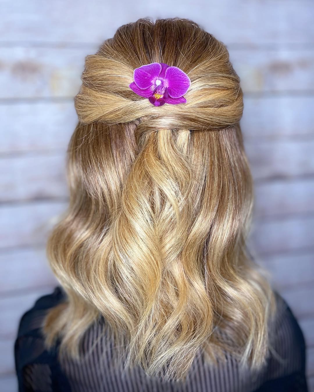Chic Low Braided Ponytail: Simple Summer Hairstyles 2026 Blonde woman with sun-kissed skin showcases a casual yet chic low braided ponytail, perfect for simple summer hairstyles 2026. Her hair is loosely tied, with textured braids framed by delicate side pieces, ideal for everyday wear or a relaxed beach outing.