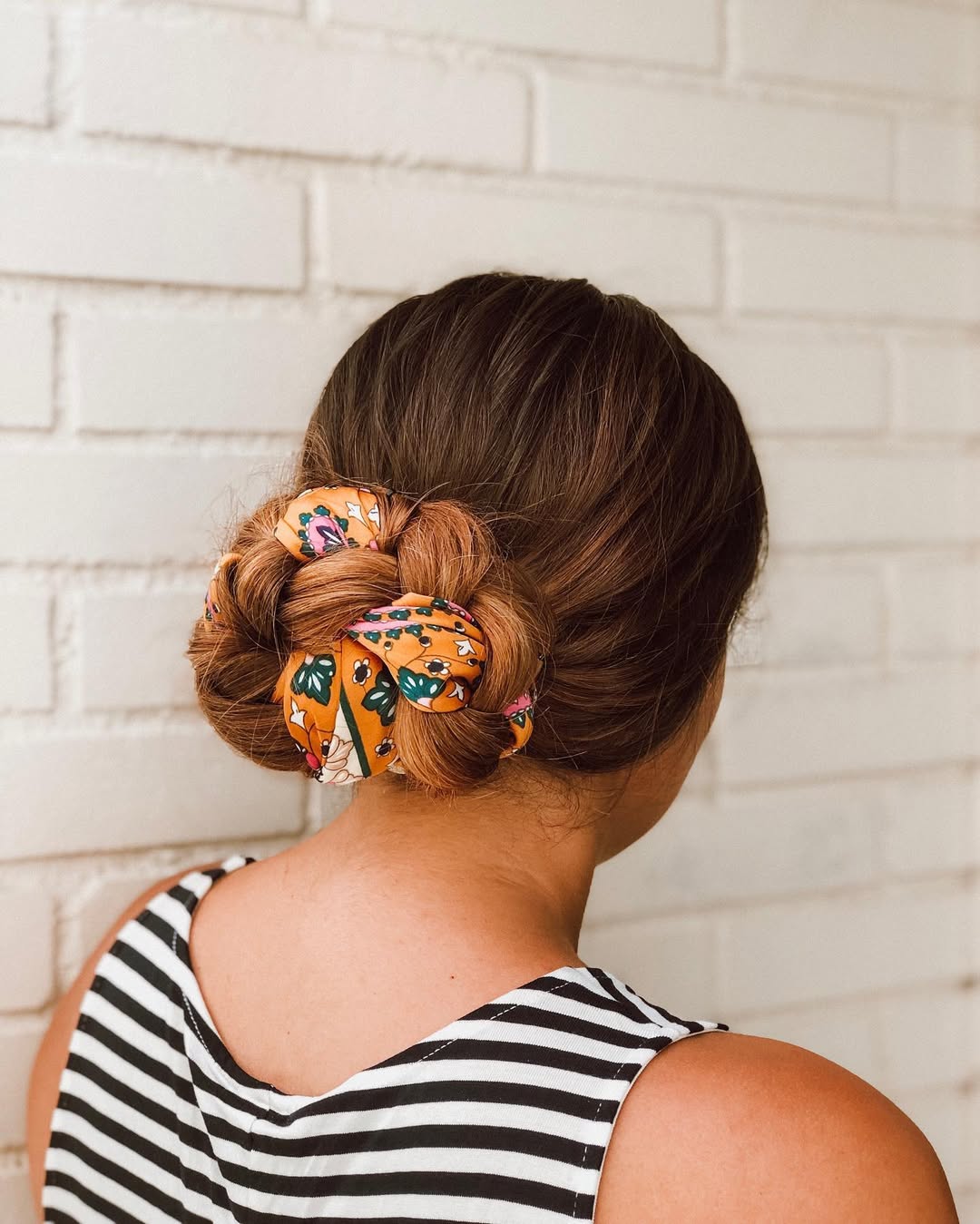 Effortless Beach Waves | Summer Hairstyle Ideas 2026 Close-up of a woman with long, sun-kissed blonde hair styled in loose beach waves, perfect for summer hairstyle ideas 2026. Her hair is parted slightly to the side, framing her face beautifully, ideal for a casual day or evening out.