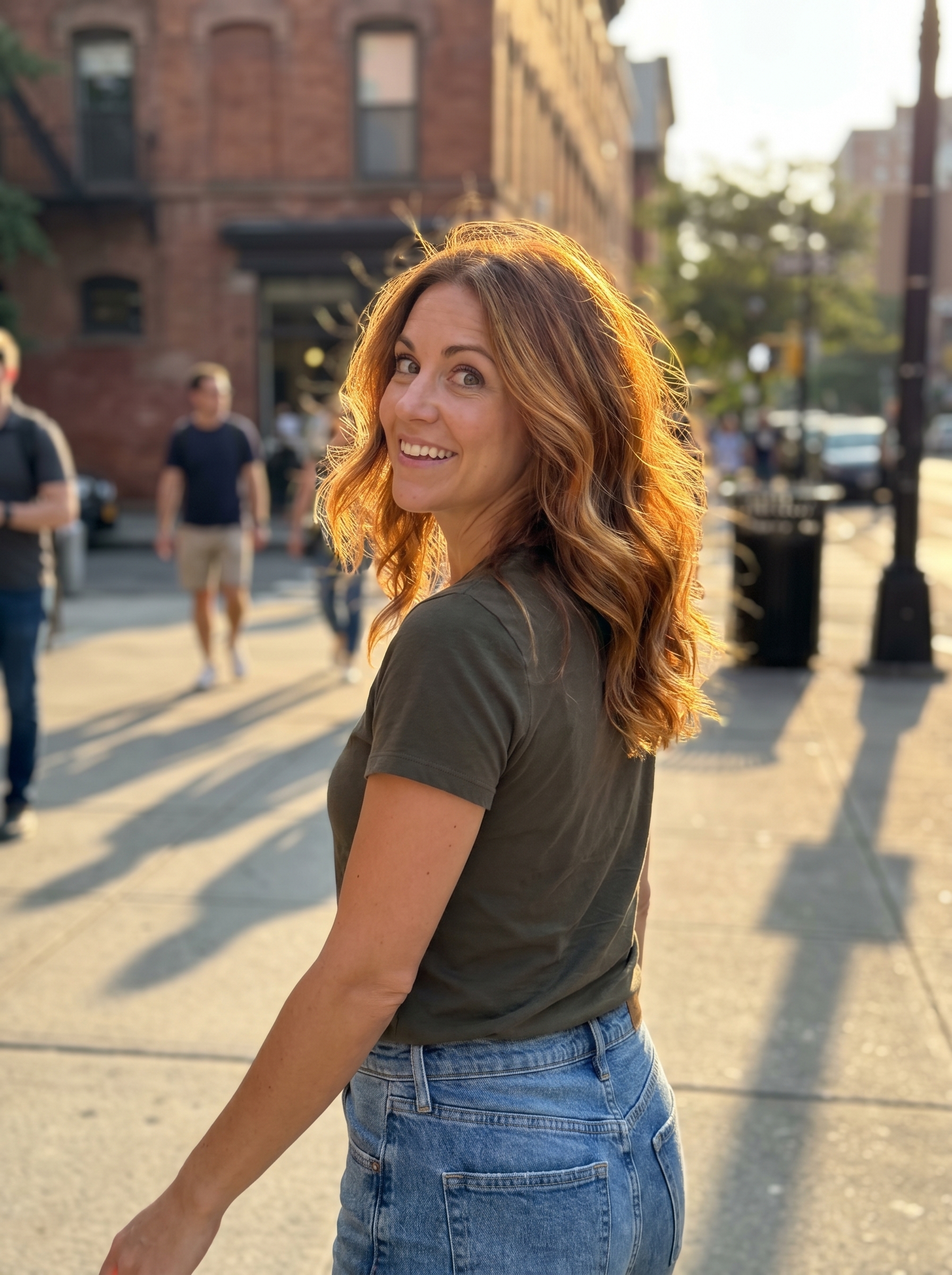 Radiant golden bronze melt hair with golden brown and warm copper tones, a rich summer soft hair color 2026. This polished look is perfect for everyday, work, or special occasions, maintained with Moroccanoil mask and heat protection.