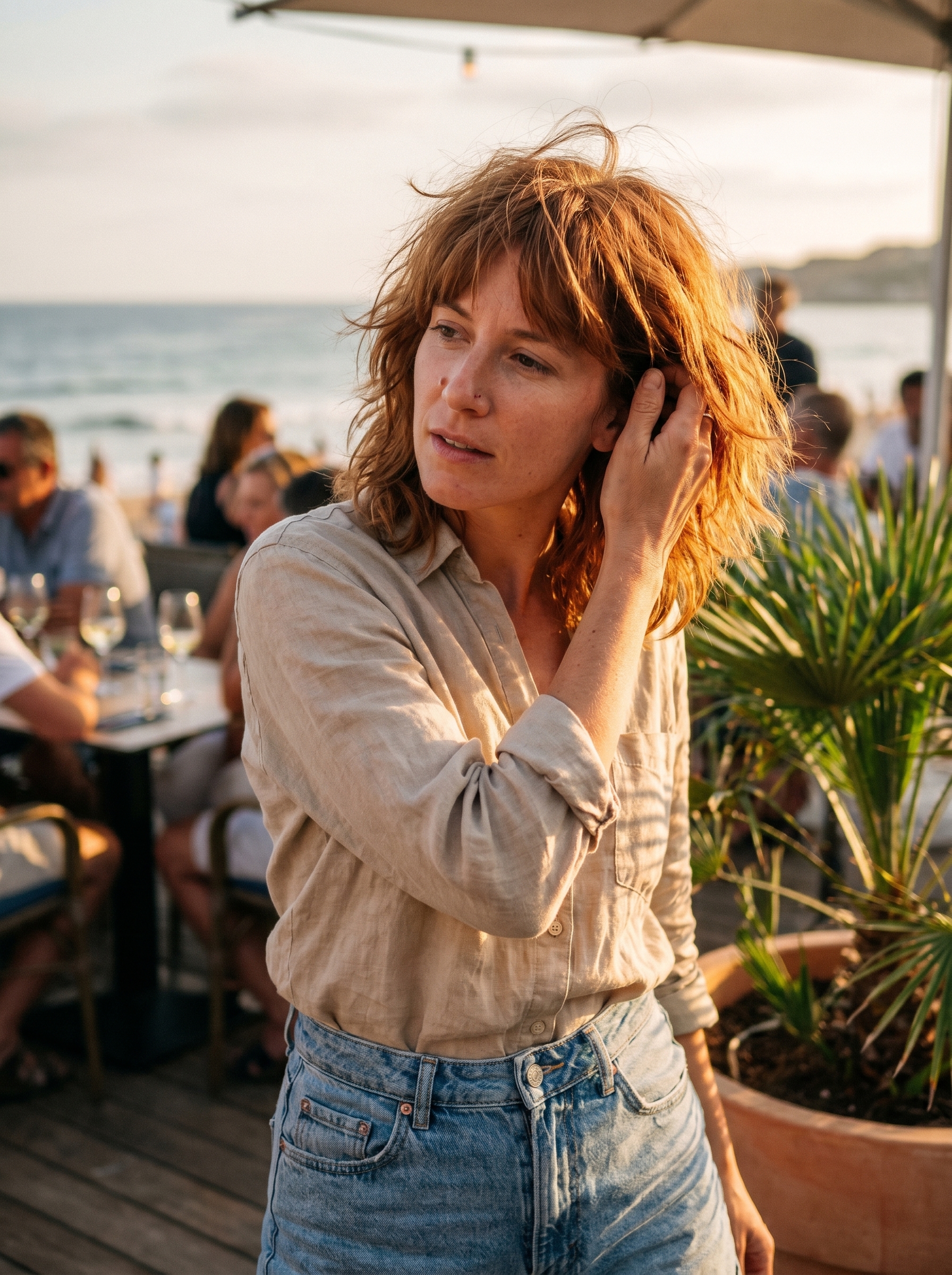 Retro-Surf Shag Beach Waves Hair Summer 2026 Effortless Retro-Surf Shag with sun-baked terracotta tones, created using sea salt spray and an air-dry cream for natural beach waves hair summer 2026. Perfect for casual wear or festivals.