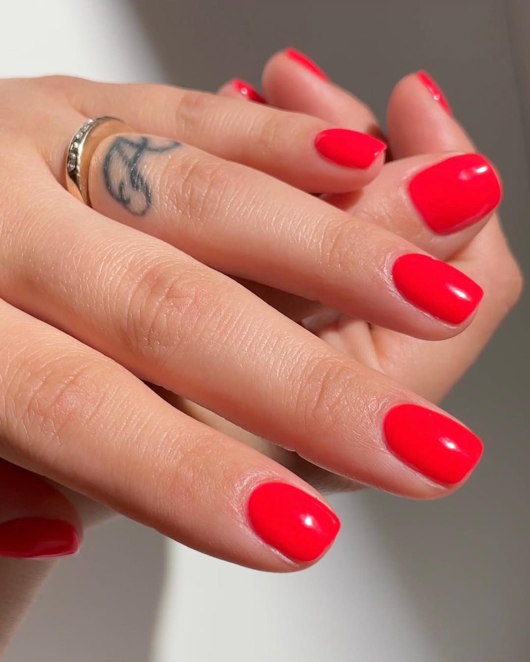 Bright Cherry Red Glossy Short Round Nails