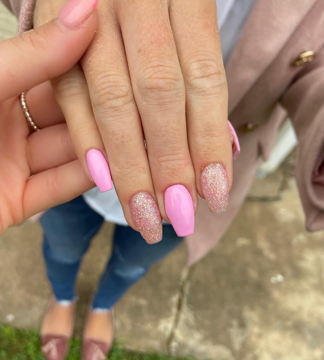 Bubblegum Pink and Glitter Coffin Nails