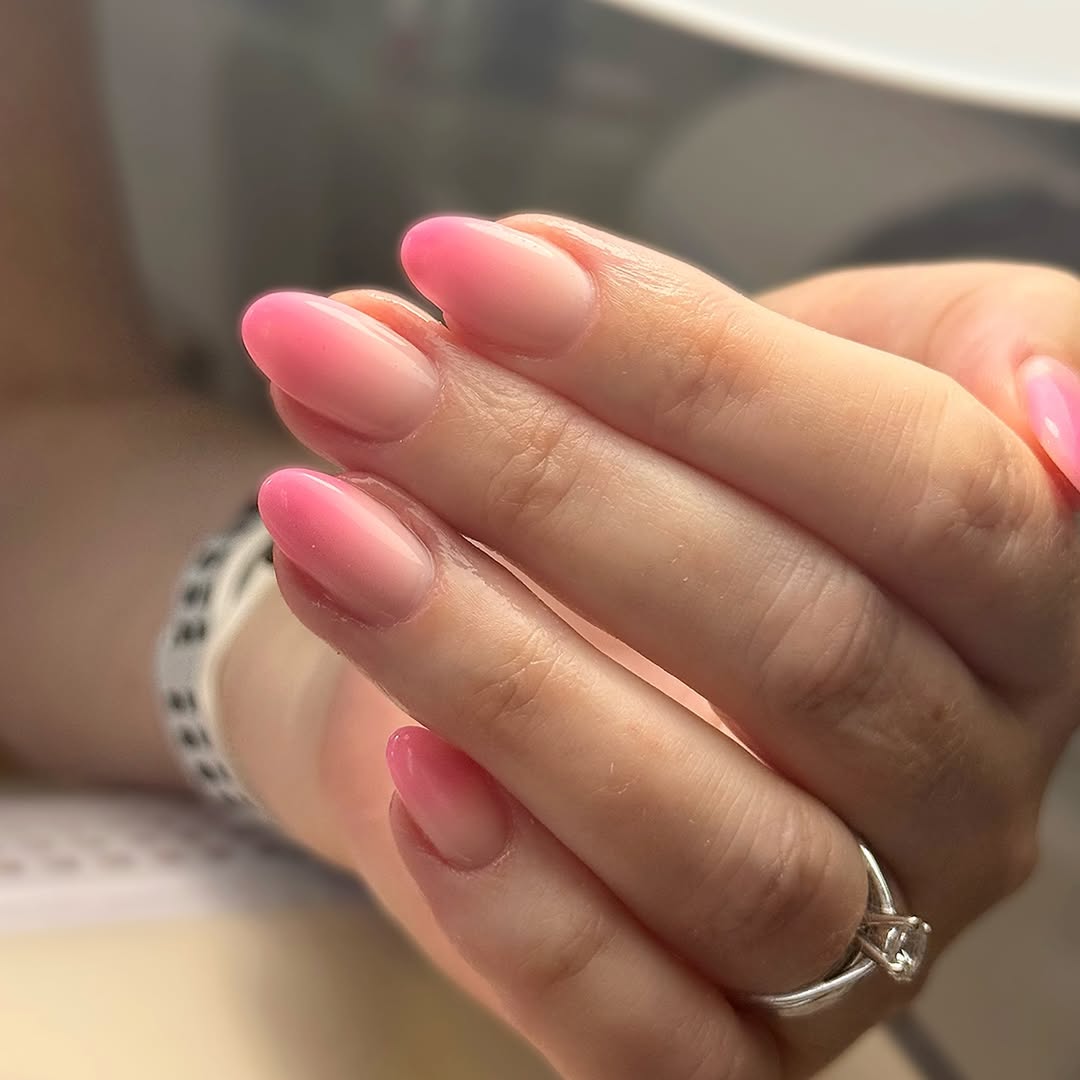 Bubblegum Pink Ombre Glossy Oval Nails