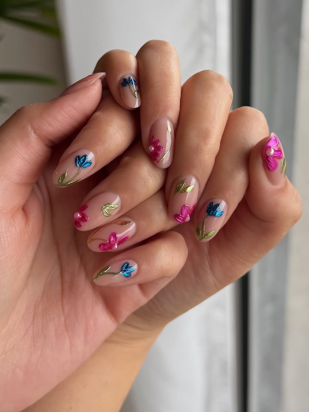 Charming 3D Metallic Floral Nude Oval Nails