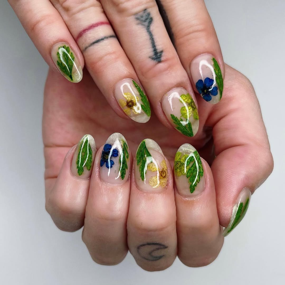 Encapsulated Real Dried Flower Almond Nails