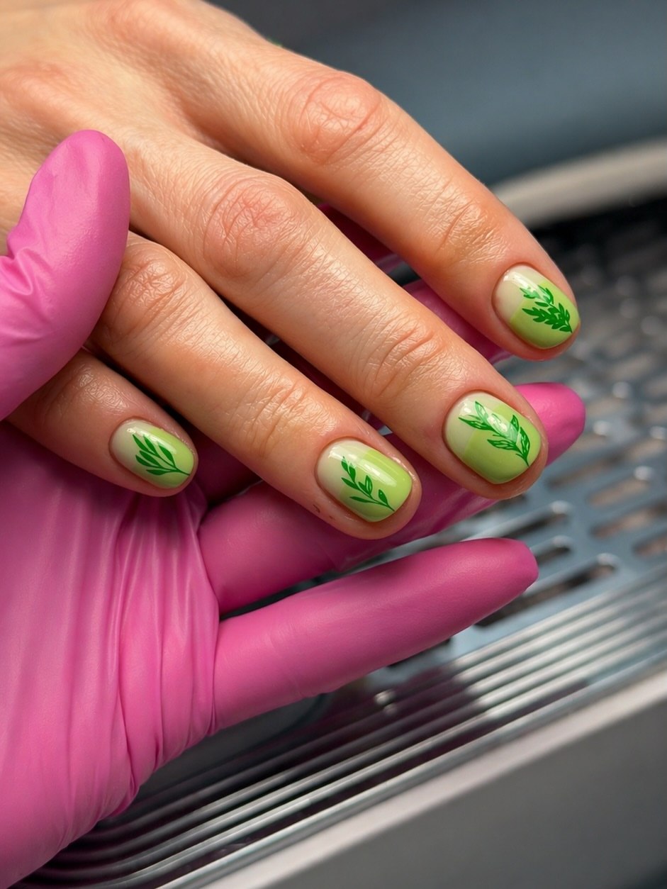 Fresh Green Leafy Ombre Short Oval Nails