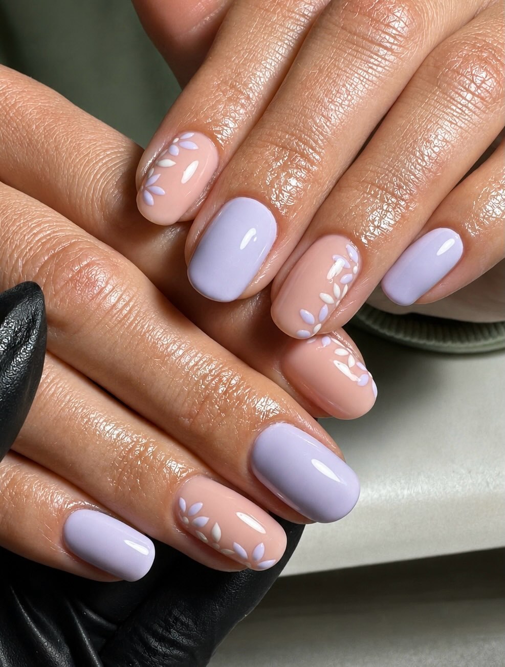 Glossy Lilac and Peach Floral Accent Nails