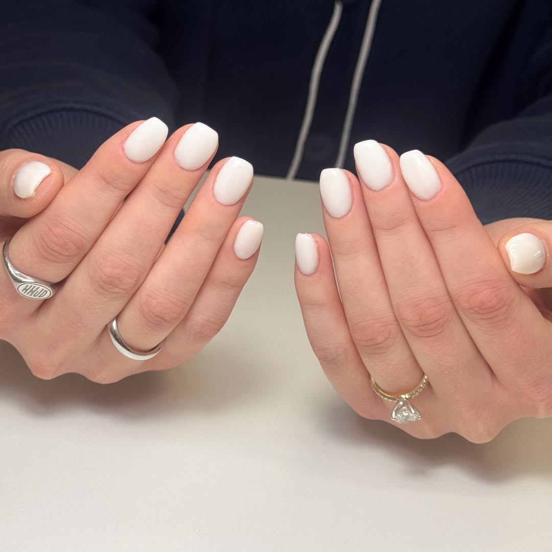Glossy Off-White Short Round Squoval Summer Nails
