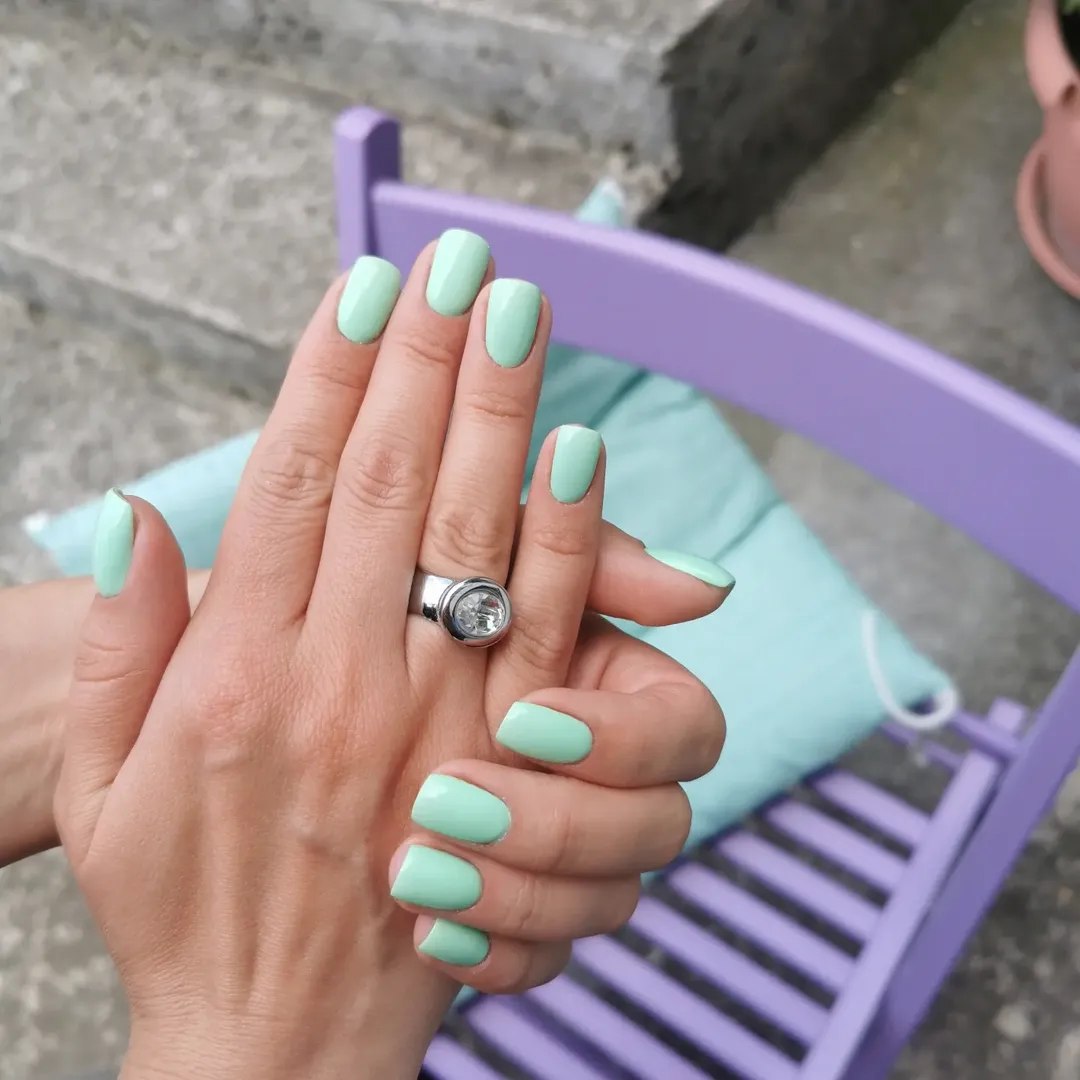 Glossy Spearmint Green Square Nails