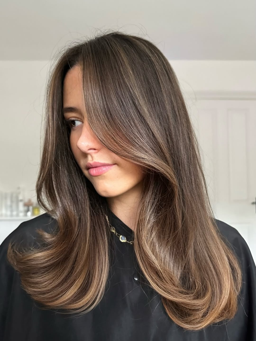 Wavy Bob for Medium Hair - Summer 2026 Blonde woman sporting a chic, wavy blonde bob, perfect for hairstyles summer medium hair. Her hair has subtle highlights adding dimension.