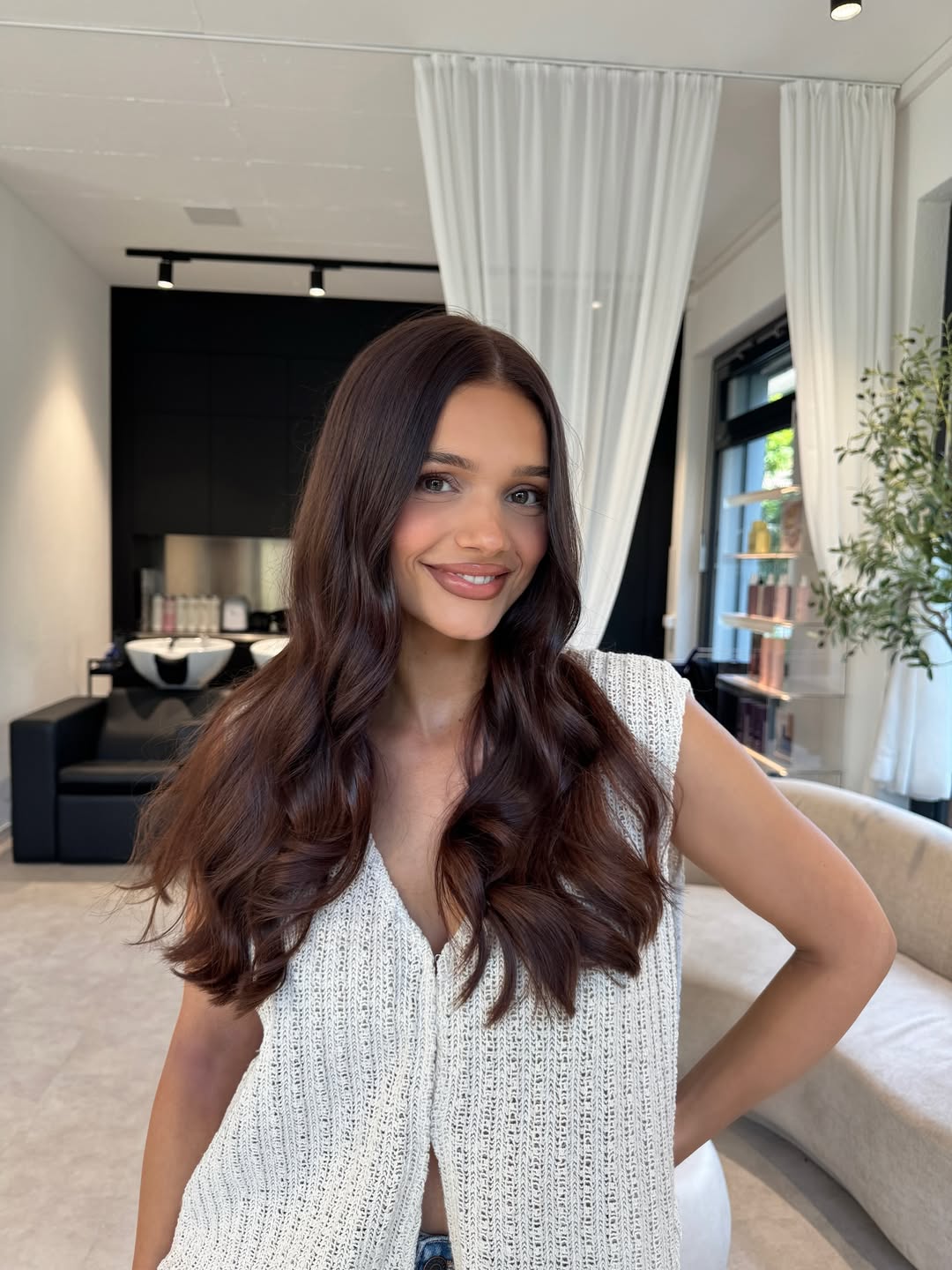 Chic Wavy Lob: Best Hairstyles Summer Medium Hair 2026 A woman with a chic, wavy lob, a perfect example of versatile hairstyles summer medium hair. This elegant look works for day or night.