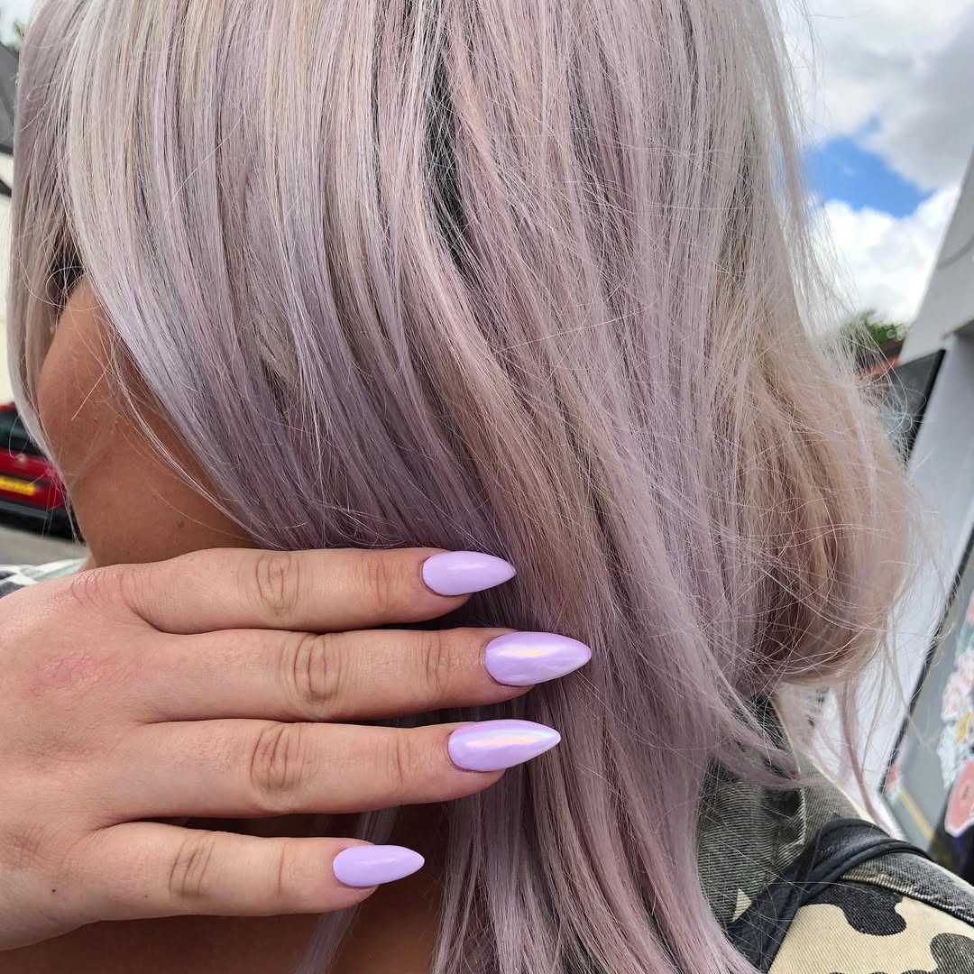 Iridescent Lilac Stiletto Summer Nails