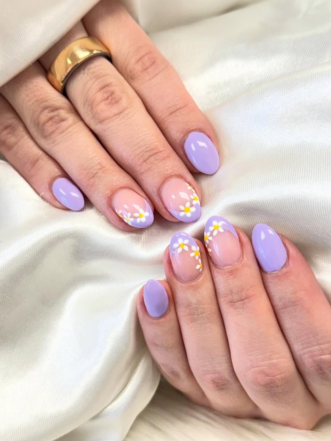 Lavender Daisy Flower French Tip Mix-and-Match Oval Nails