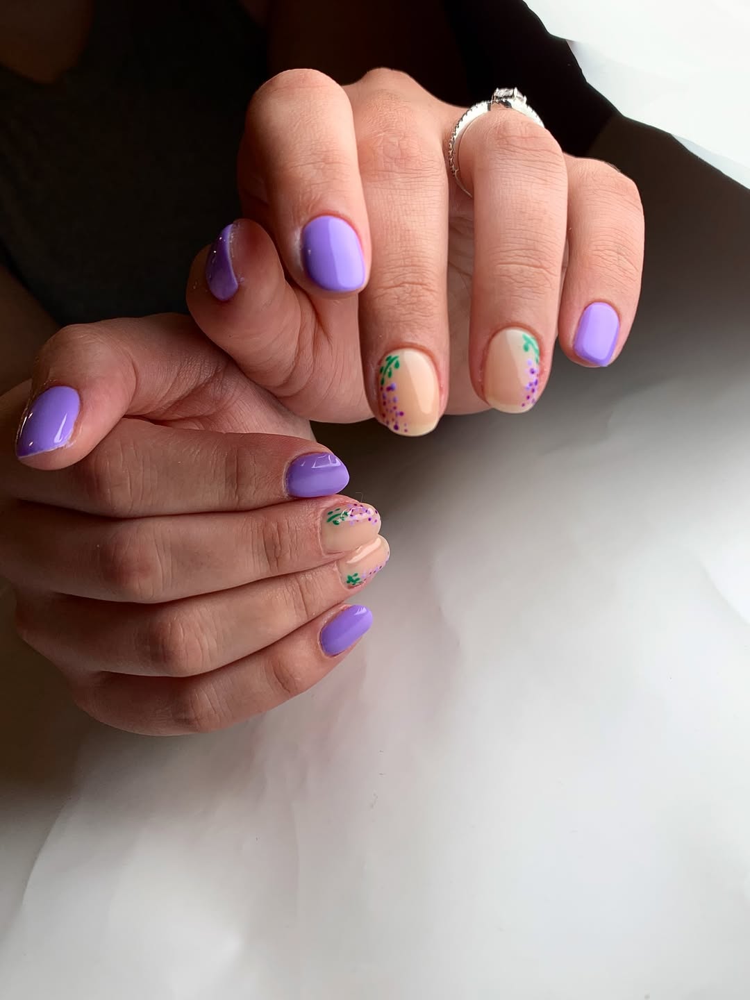 Lavender Periwinkle Floral Accent Short Round Nails