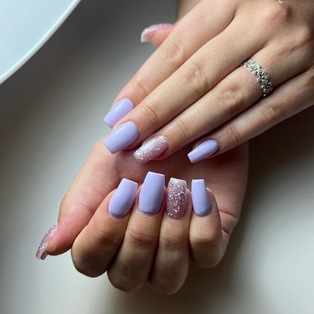 Lilac Glitter Accent Short Coffin Nails