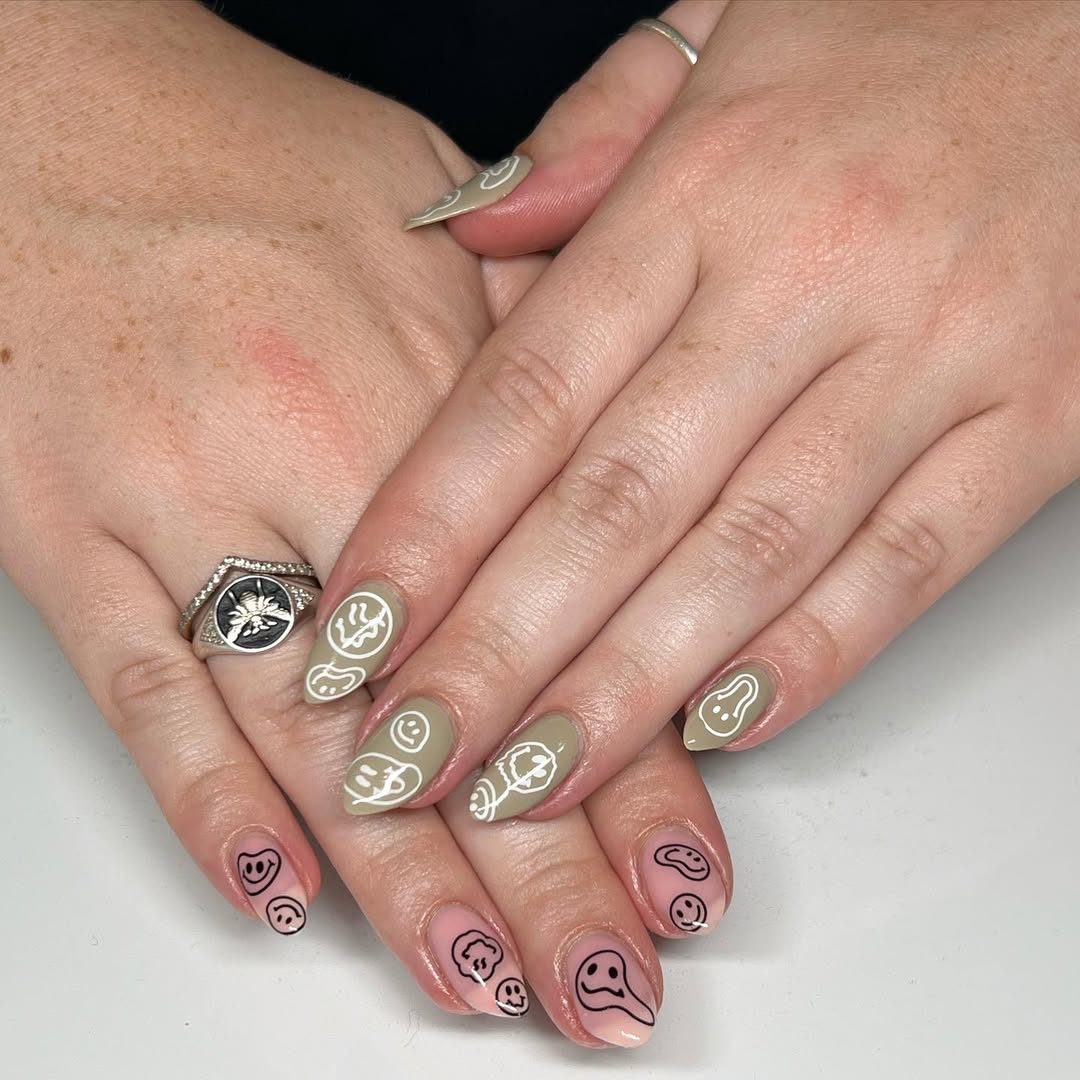 Melting Smiley Face Almond Mixed Mani