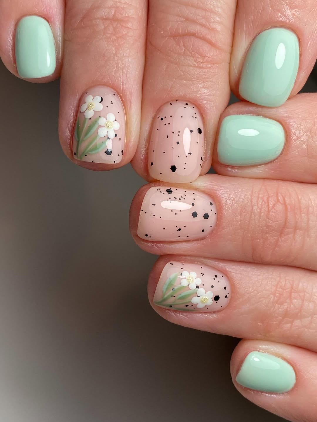Mint Green and Daisy Speckled Short Oval Nails