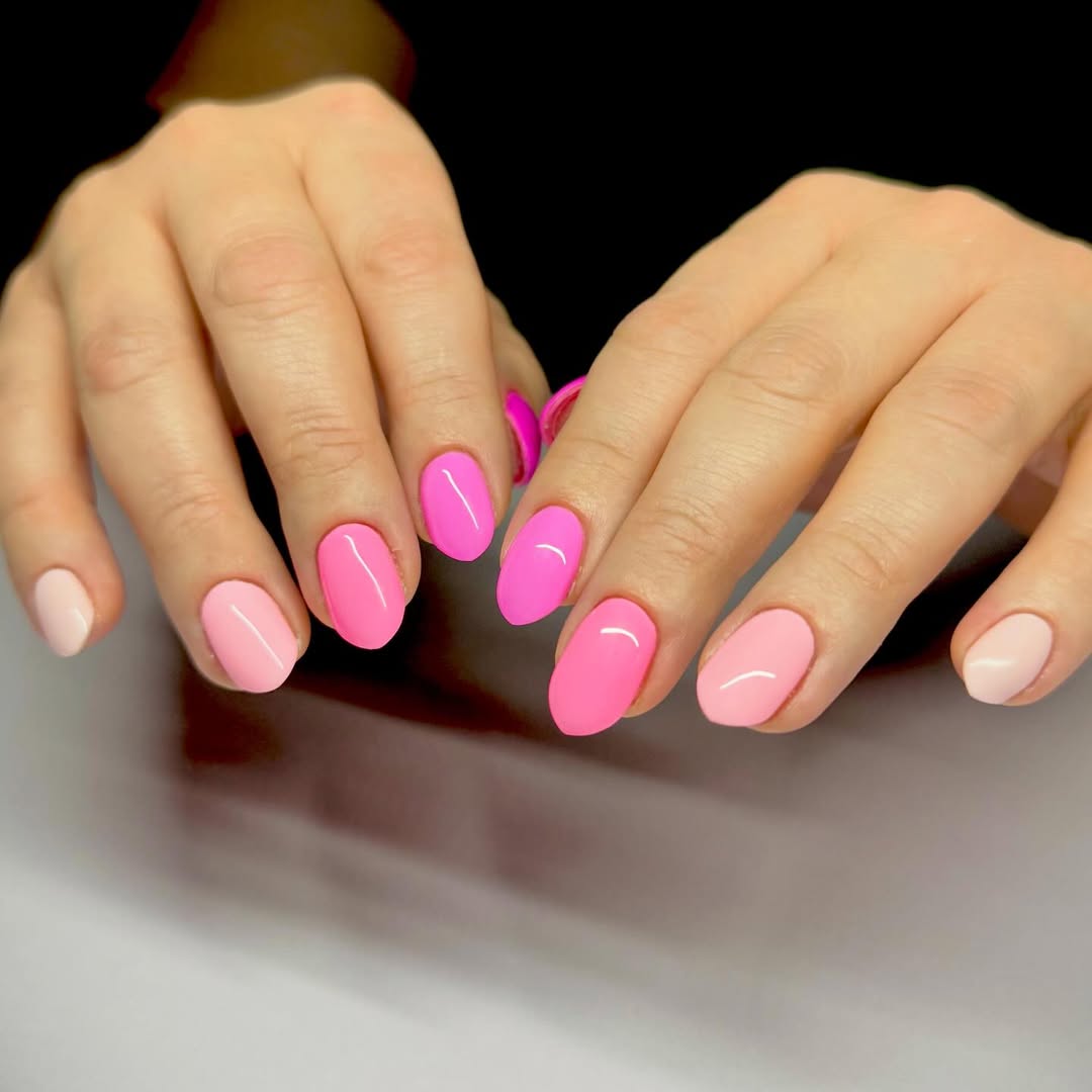 Ombre Pink Glossy Round Solid Color Nails