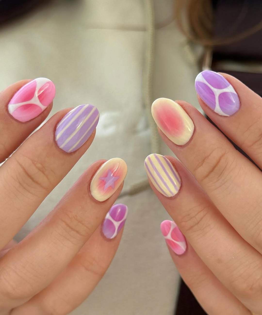 Pastel Swirl Aura Stripe Short Oval Nails
