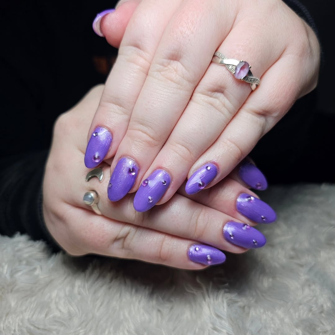 Radiant Amethyst Oval Nails With Clear Embellishments
