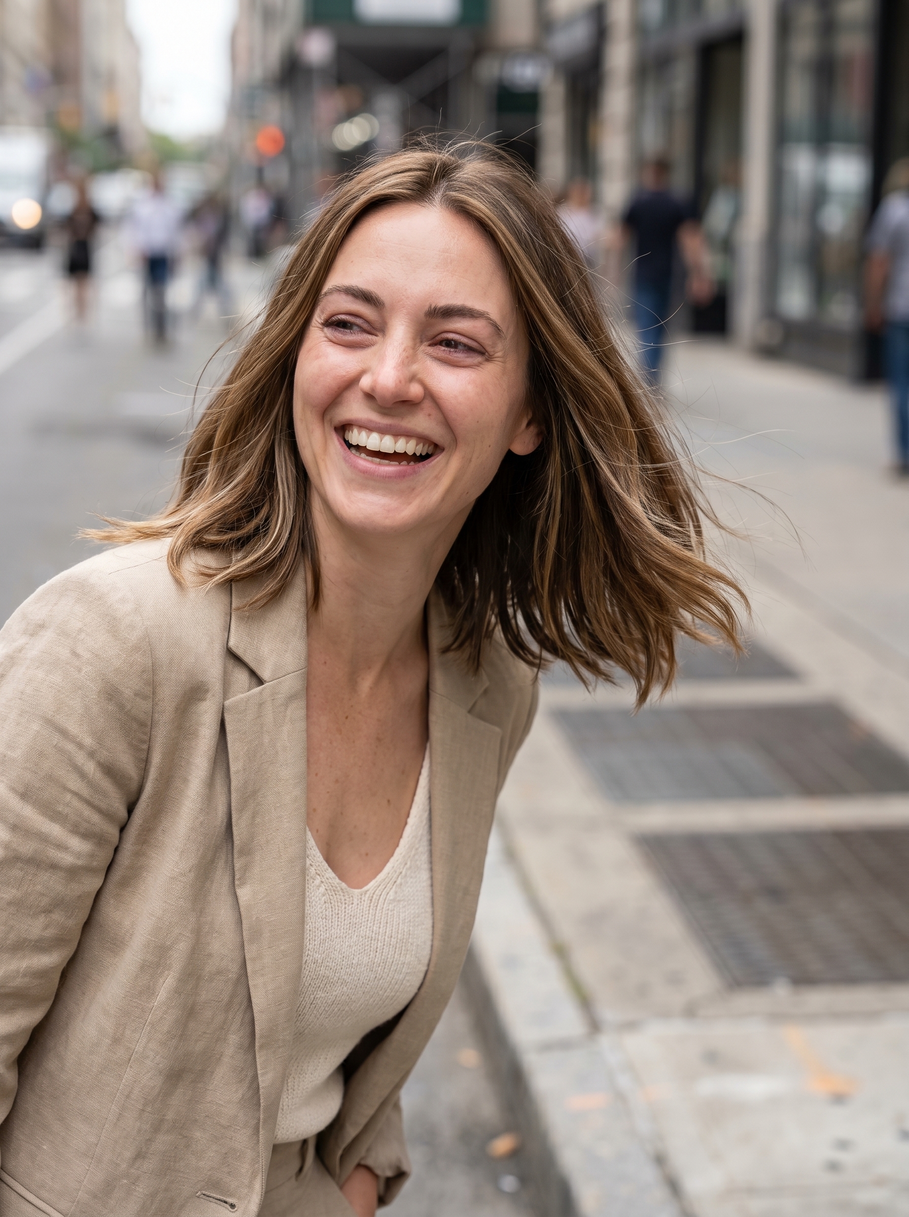Soft-Launch Lob: Fresh Soft Hair Ideas Summer 2026 Sophisticated Soft-Launch Lob with Linen Lights, a fresh soft hair idea for summer 2026 for work or date night.