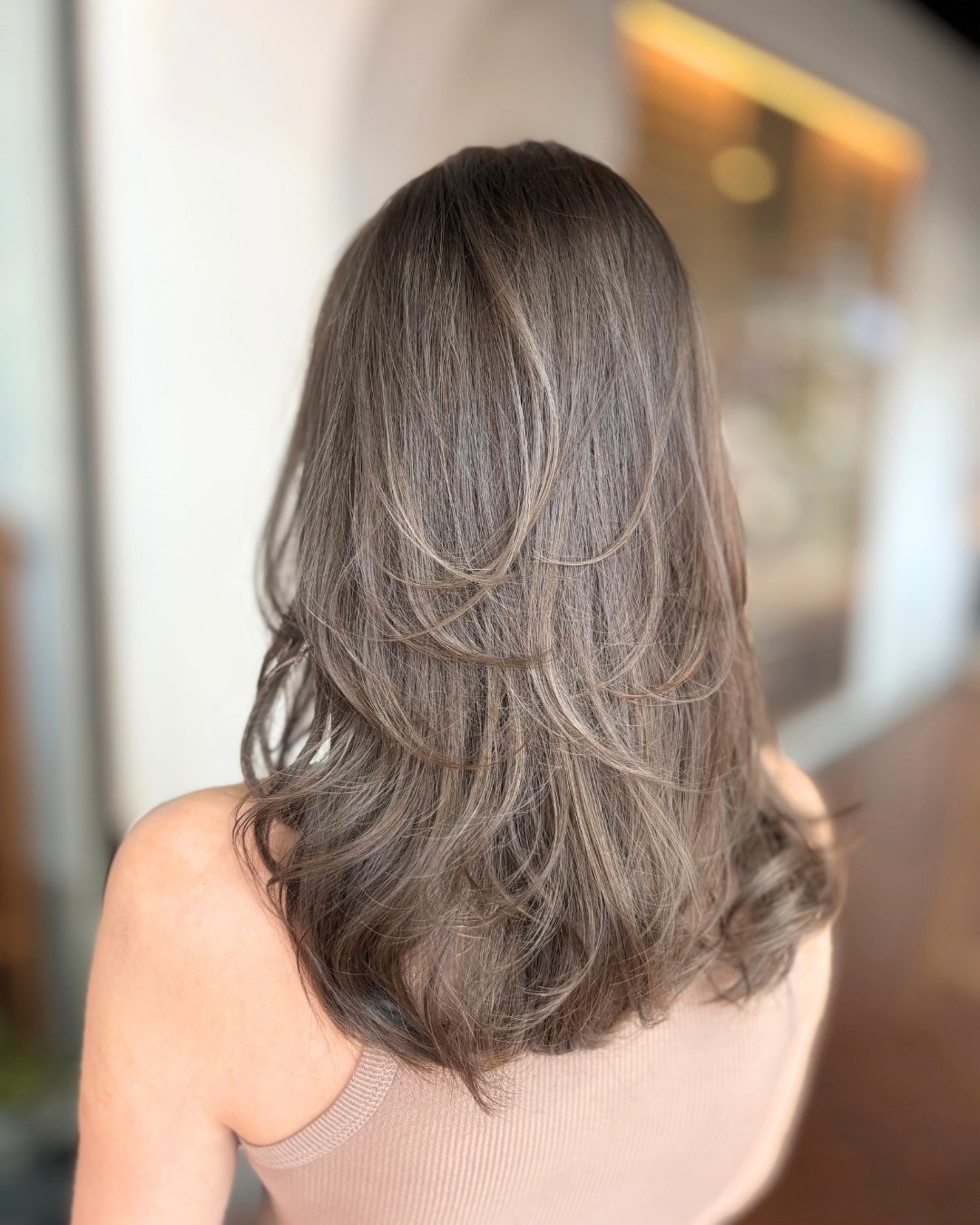 Girl with long, flowing soft waves, a charming soft hair idea for summer 2026. This natural-looking, effortless style is perfect for casual outings.