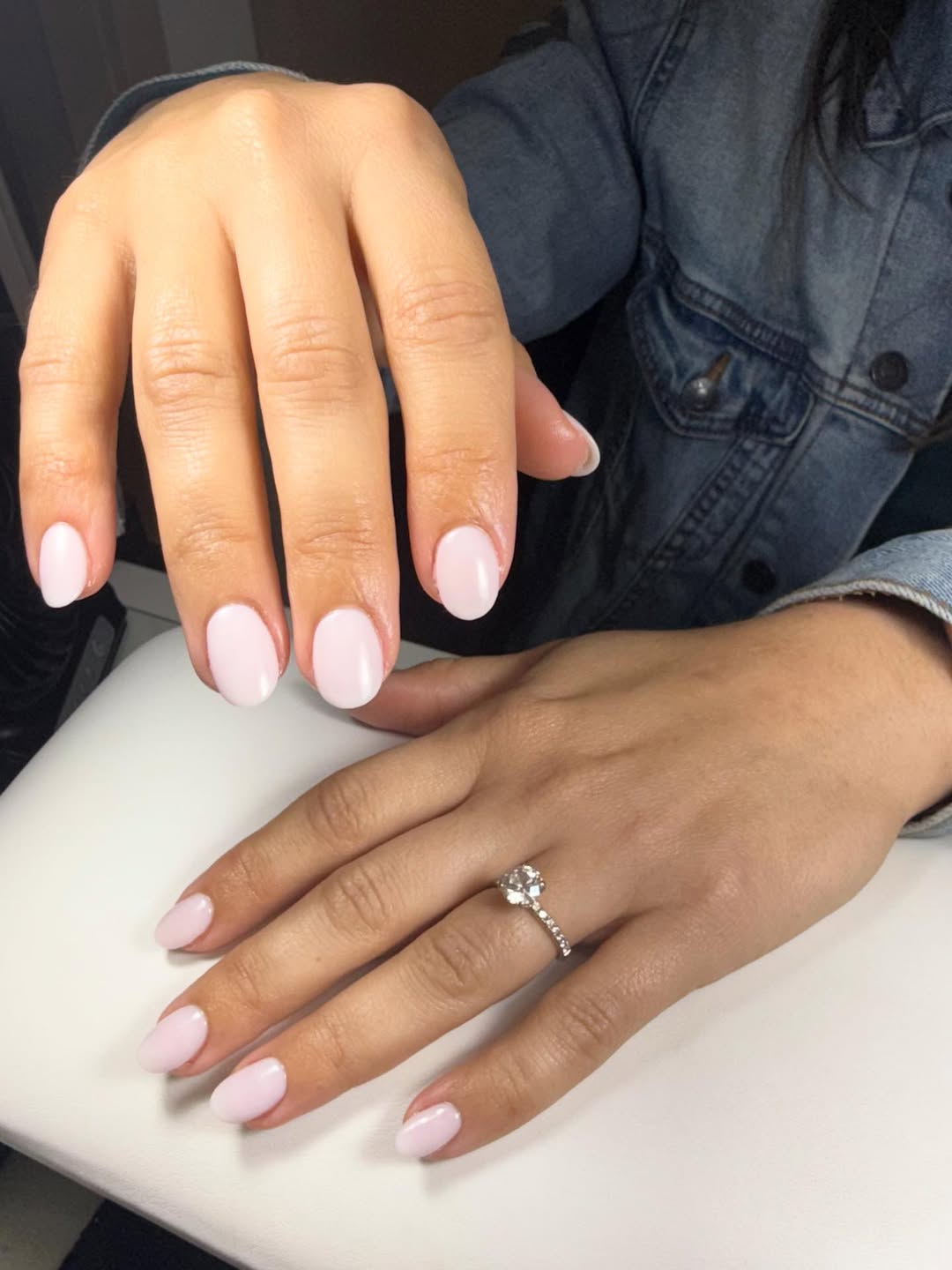 Soft Pink Glossy Oval Dip Nails