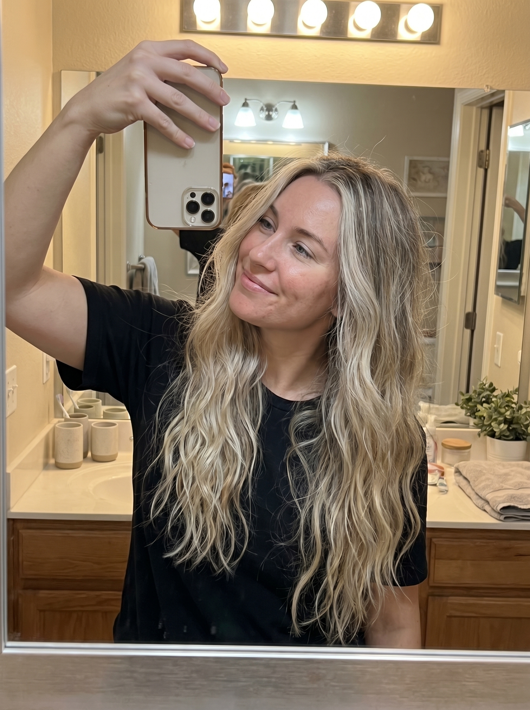Icy and sandy blonde 'Scandi-Blonde' face framing with air-dry priming for a bright, effortless look, perfect for summer 2026. This cute hair style maintains vibrant color with a purple toning shampoo.