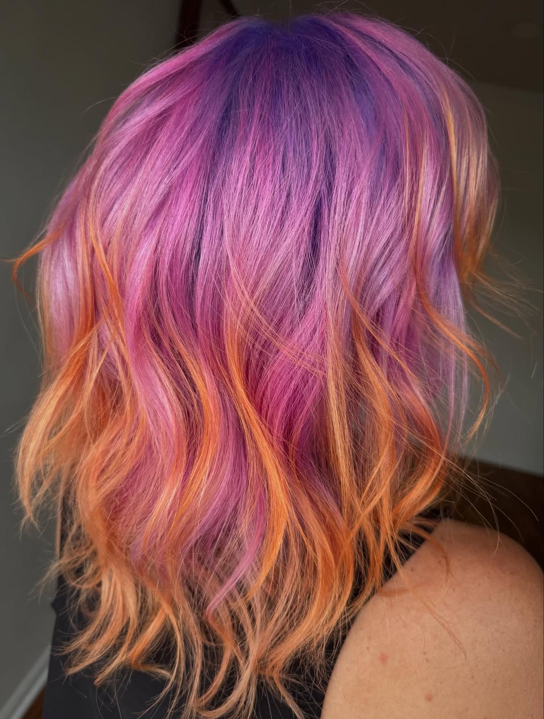 Close-up of a woman with long, sun-kissed blonde hair styled in loose beach waves, perfect for summer hair trends 2026. The natural texture and highlights flatter her face.