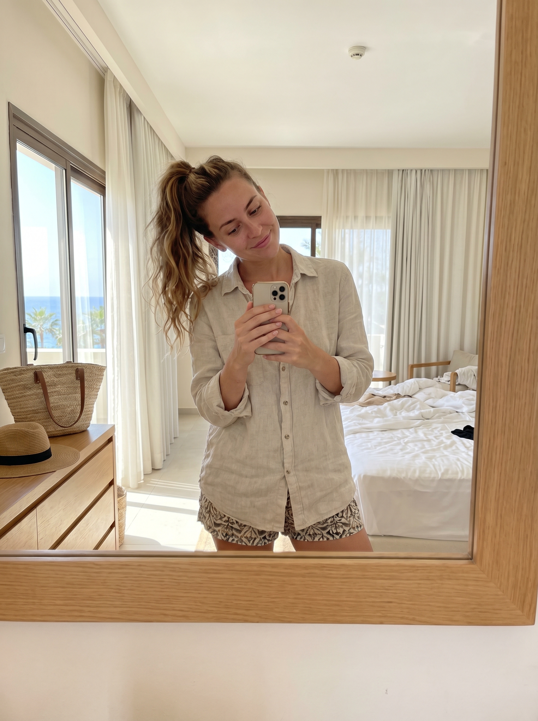 A functional and playful double-elastic beach ponytail, a great choice for summer hairstyles hot weather, featuring snag-free ties and anti-humidity spray.