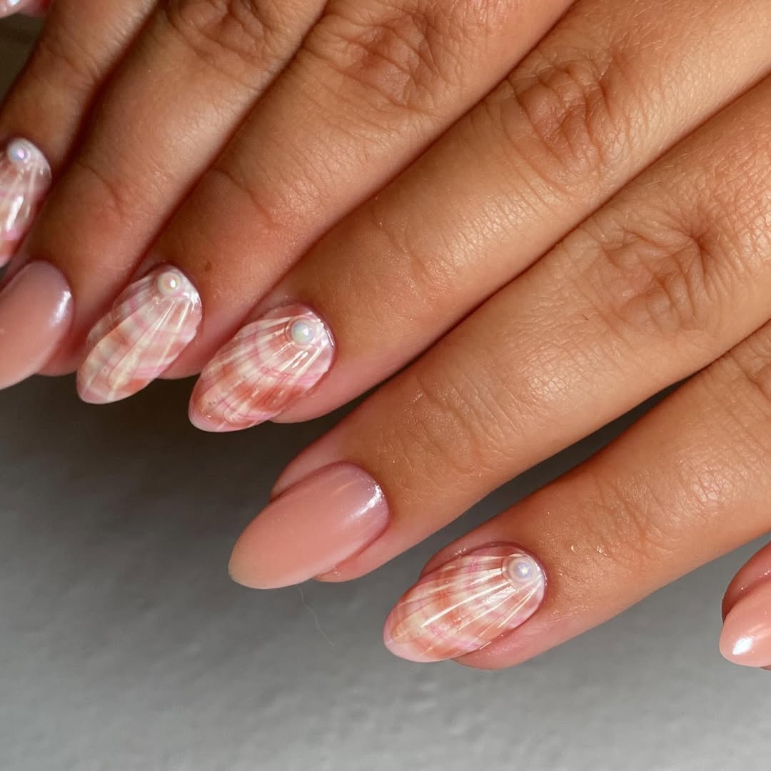 Summer Sea Shell Pearly Pink Nails