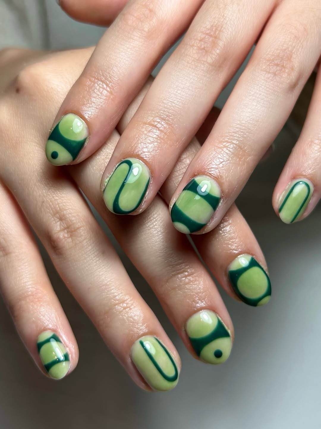 Swirly Lime Green Abstract Glossy Short Round Nails