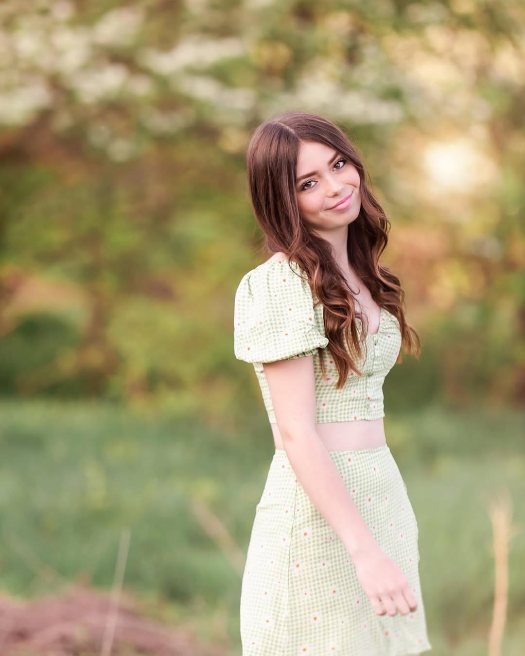 Effortless Beach Waves | Teen Hairstyles Summer 2026 Beautiful teen girl with long blonde hair styled in loose beach waves, perfect for teen hairstyles summer 2026. She wears a floral sundress, enjoying a sunny day outdoors.