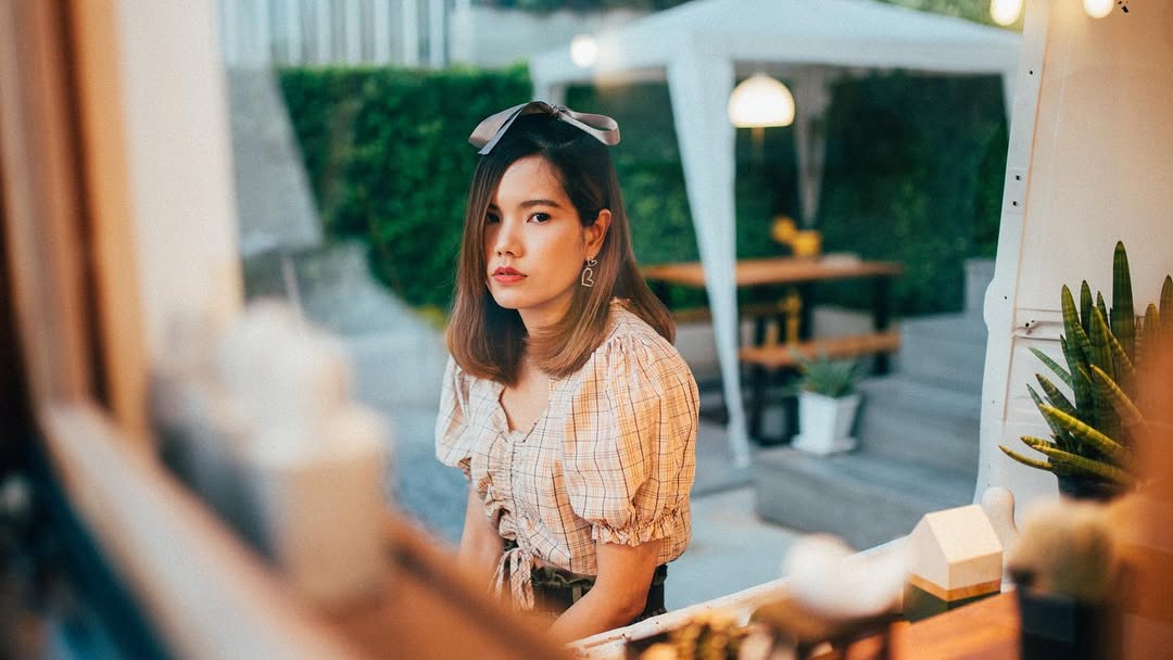 Chic Half-Up Braid: Teen Hairstyles Summer 2026 Close-up of a teen girl with long, wavy blonde hair styled in a half-up, half-down look with a braided accent, perfect for teen hairstyles summer 2026.