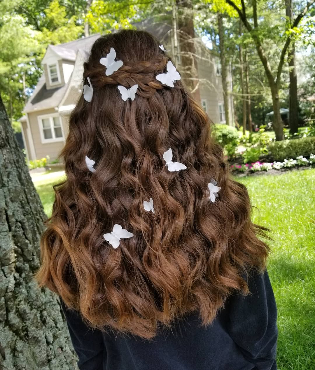 Effortless Messy Bun: Teen Hairstyles Summer 2026 Teen girl with a messy bun and braided front pieces for a stylish, easygoing teen hairstyles summer 2026. Perfect for casual sunny days.
