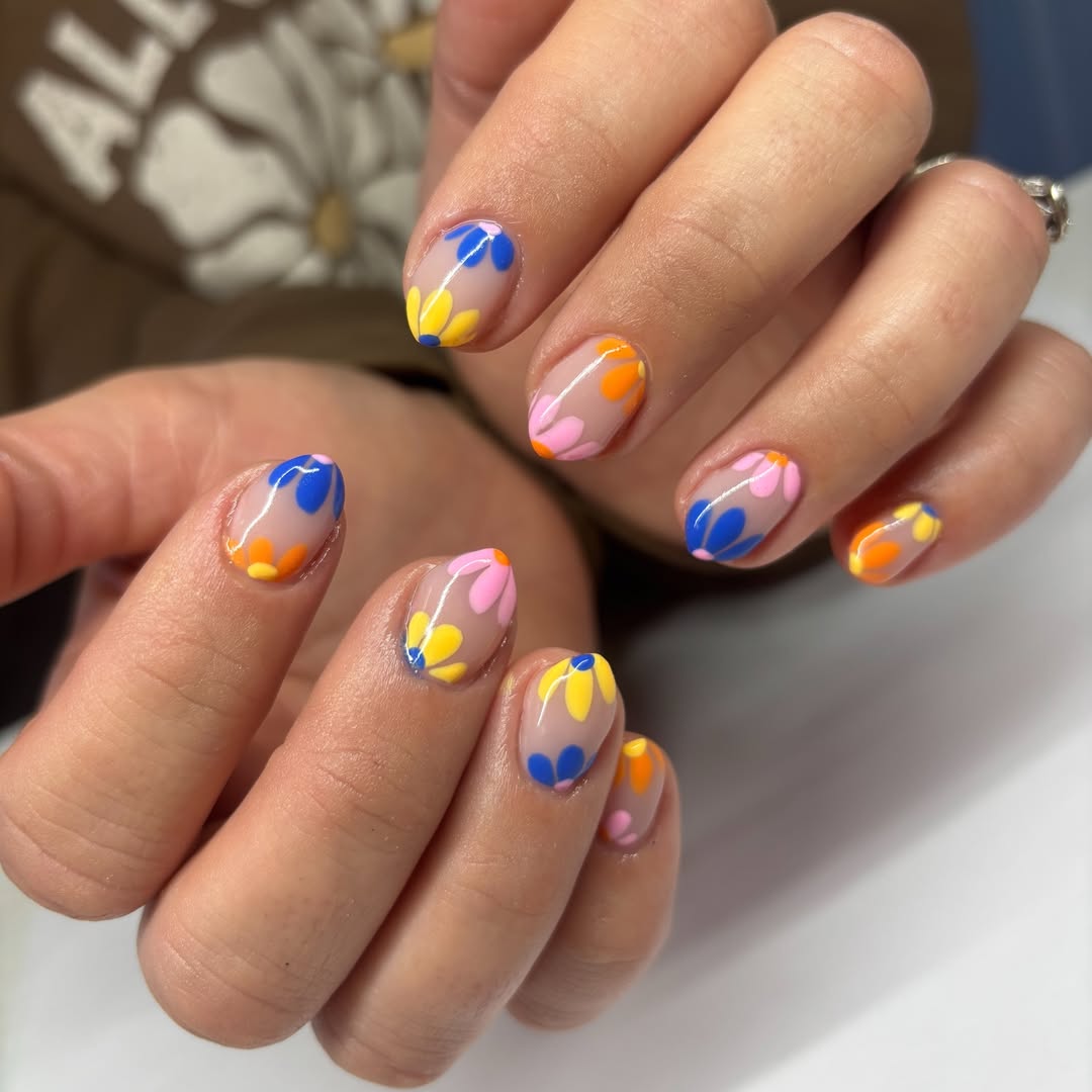 Vibrant Floral Overlay Short Round Nails