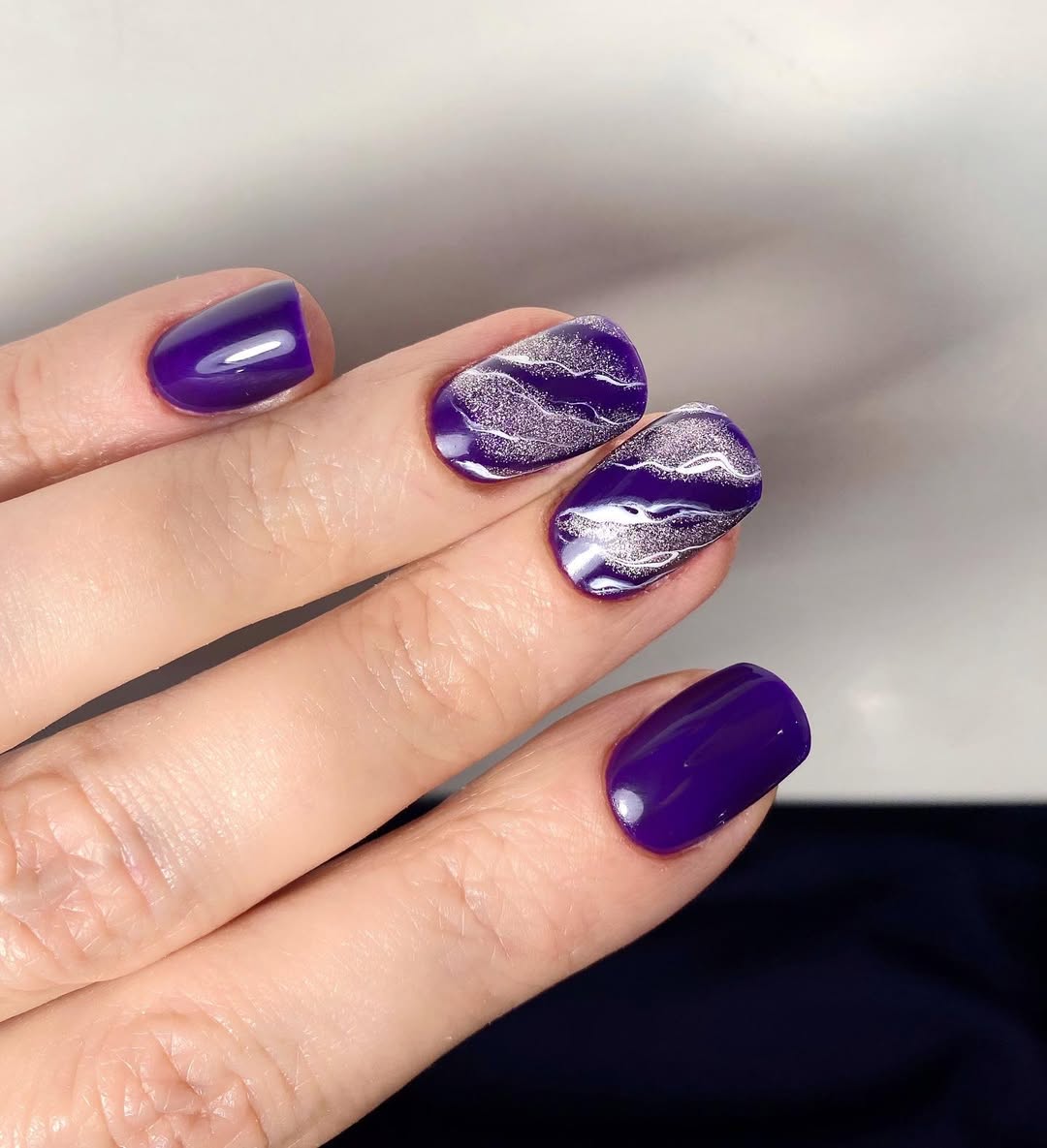 Vibrant Purple Wavy Glitter Short Oval Nails