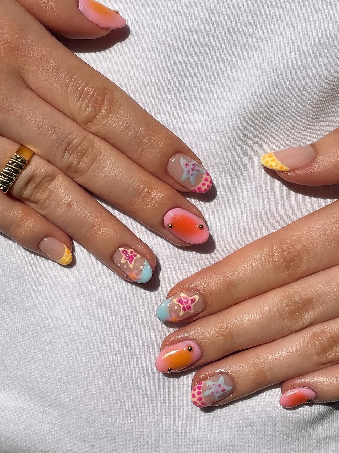 Whimsical Ombre Starfish Short Oval Nails