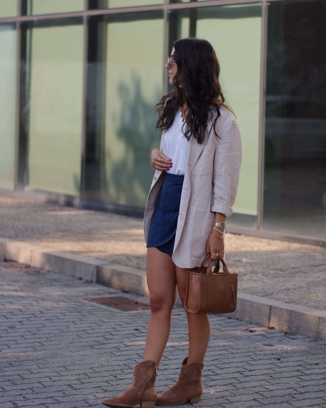 25 Fall Transition Outfits You Need for 2026 27 Beige Linen Blazer With Denim Shorts Street Style
