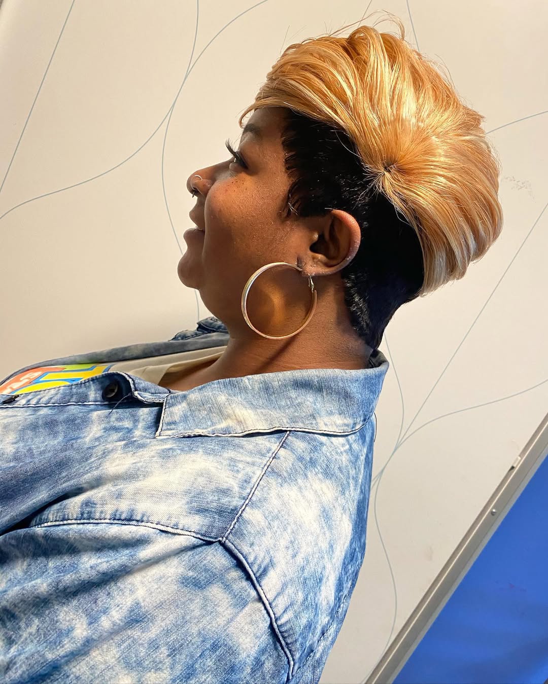 Bold Honey Blonde Pixie With Dark Undercut