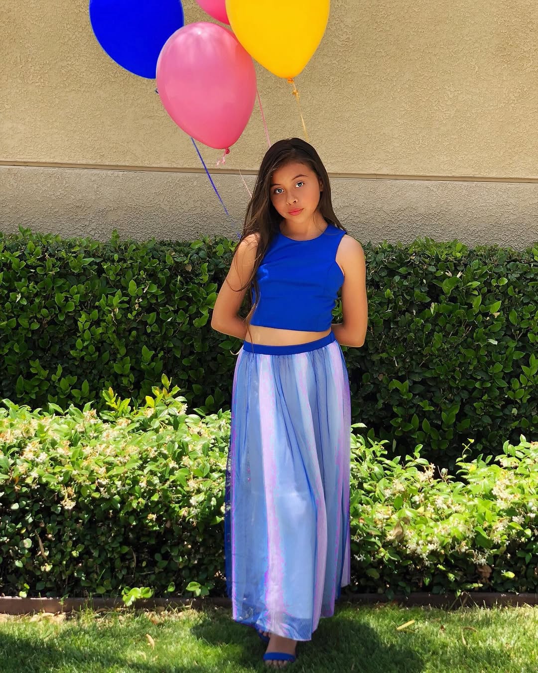 25 Back to School Outfits Middle School 2026 Trends 18 Bright Blue Crop Top With Iridescent Maxi Skirt